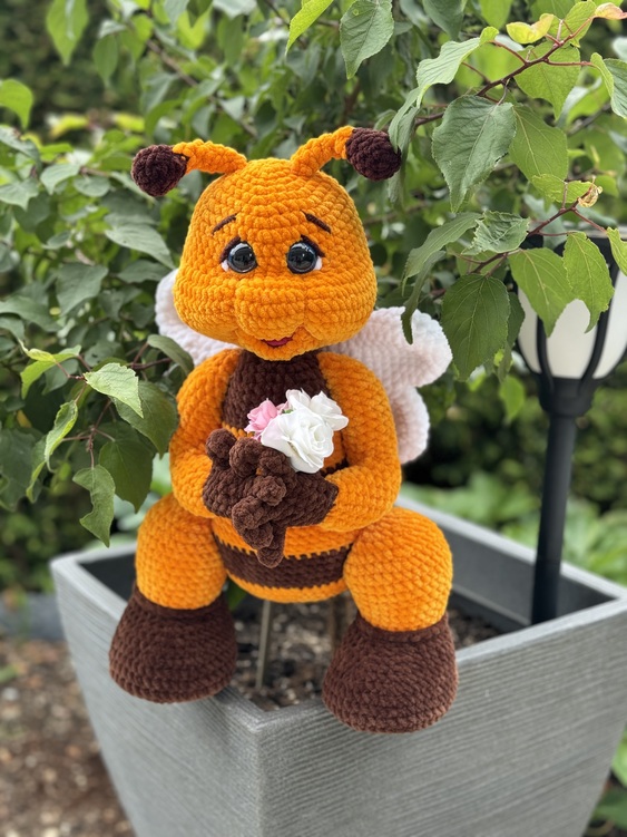 Crochet pattern  Beryll the friendly little bee