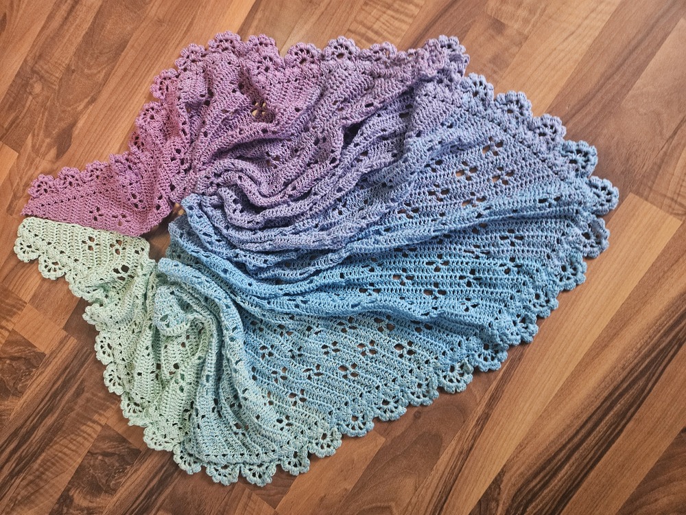 Crochet pattern Shawl Lissome