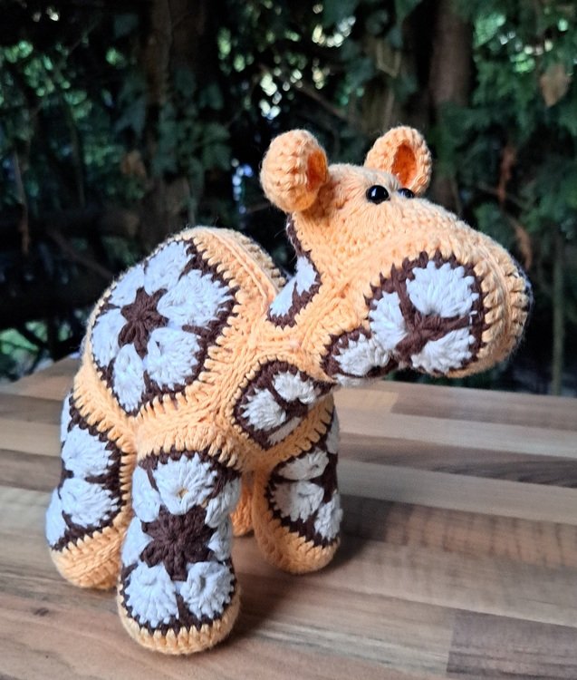 The Baby - Camel with African Flowers crochet pattern PDF DYN