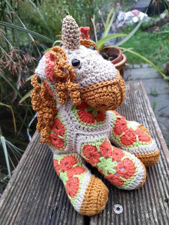 Einhorn mit African Flowers Häkelanleitung als PDF DYN