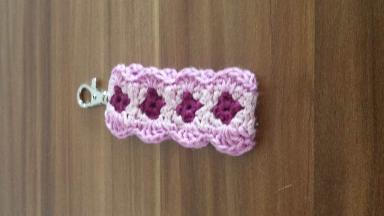 Kostenlose Anleitung Schlüsselanhänger (oder Armband) aus Granny Squares