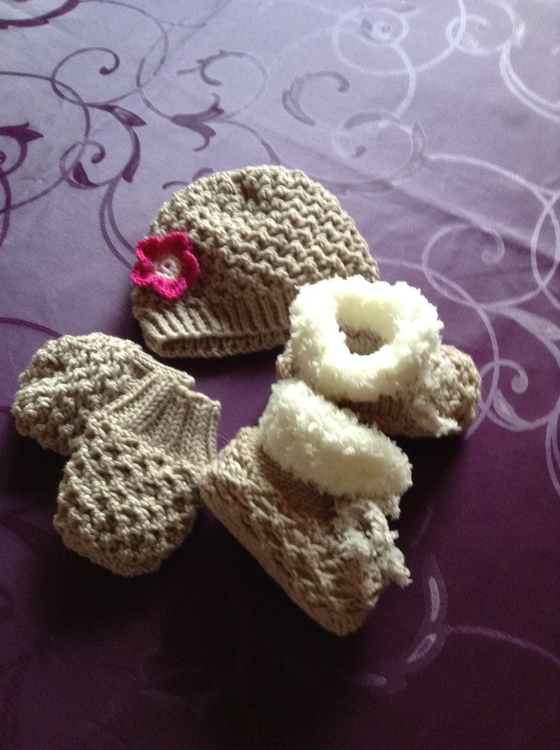 Strickanleitung Baby-Set, Mütze, Schuhe, Handschuhe, ca. 2 - 7 Monate