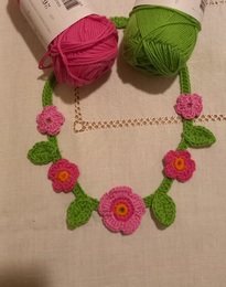 ...ich habe viel Spaß beim Häkeln dieser niedlichen Kette gehabt. Die Anleitung ist perfekt für Anfänger mit schnellen Ergebnis. 💕🍀🐞🧶🌸