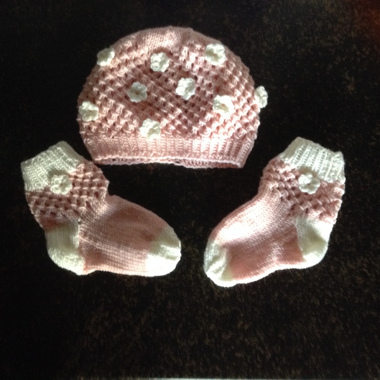 Strickanleitung Baby-Set, Mütze und Socken, ca. 6 - 12 Monate