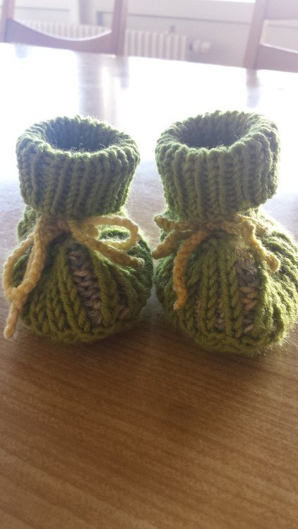 Strickanleitung Baby-Schuhe, Booties in drei Größen, Halbpatent, 9 cm, 10 cm, 11 cm Sohlenlänge