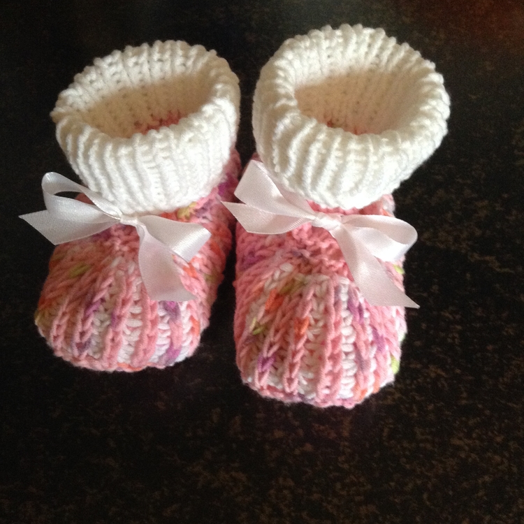 Strickanleitung Baby-Schuhe, Booties in drei Größen, Halbpatent, 9 cm, 10 cm, 11 cm Sohlenlänge