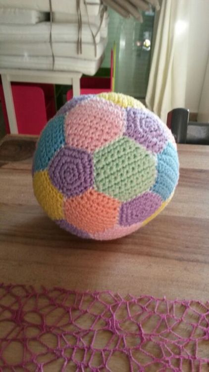 Super bunter Ball für Kinderhände, Fussball 