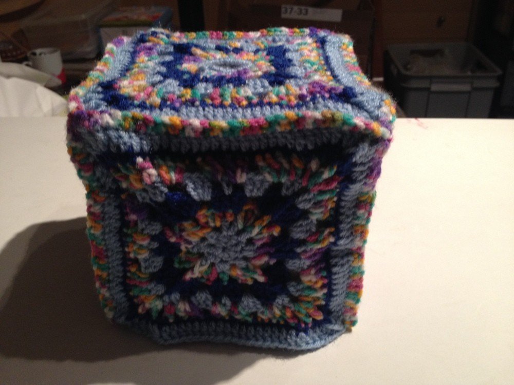 Papierbox aus Granny Squares