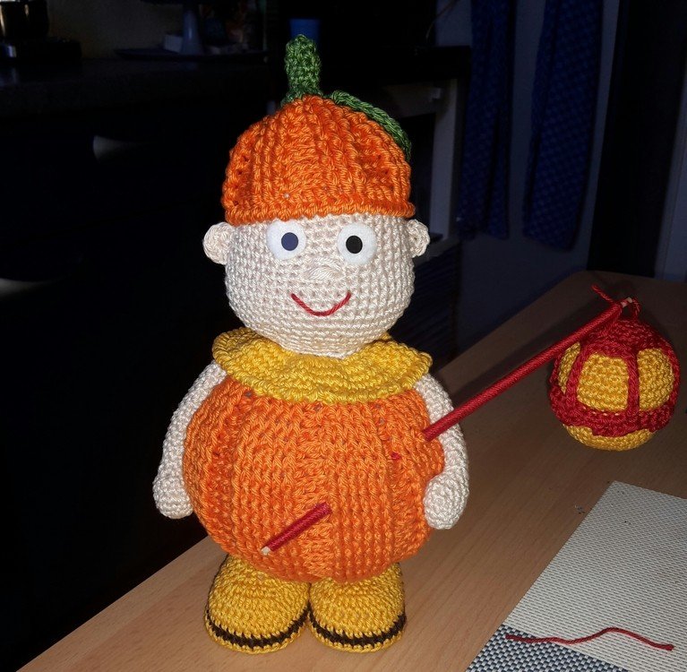 Häkelanleitung Kürbismännchen Amigurumi 