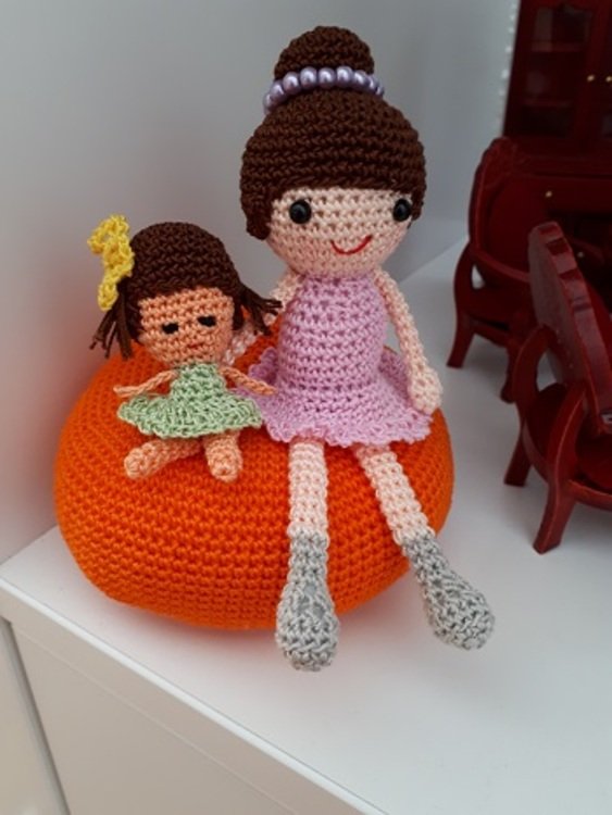 Mother with Daughter, Amigurumi Crochet Pattern