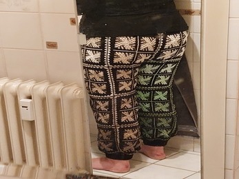 Super Anleitung! Es hat Spaß gemacht die Hose zu fertigen und ich liebe sie!
Mein Granny ist von der Autorin Petra Perle
https://www.crazypatterns.net/de/items/75446/granny-windrad
Herzlichen Dank an beide Autoren für die Anleitungen