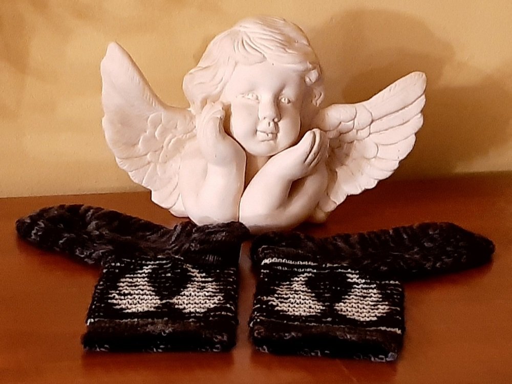 Socken &quot;Wings&quot; Illusionsstricken