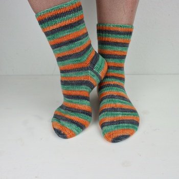 Ringelsocken gestrickt mit Nadelstärke Nr. 2,5 mm