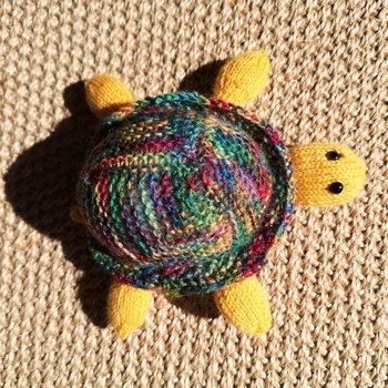 Nach einer tollen Anleitung von appelino gestrickt: Schildkröte.