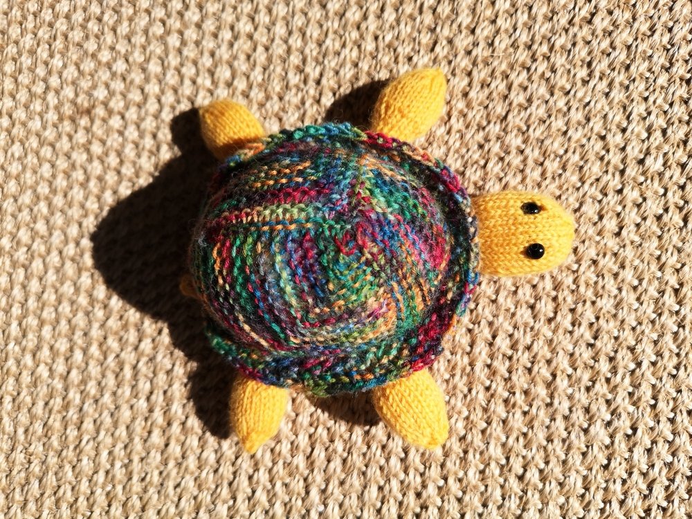 Strickanleitung - Schildkröte # 2 im Patchworkdesign - Sockenwollreste