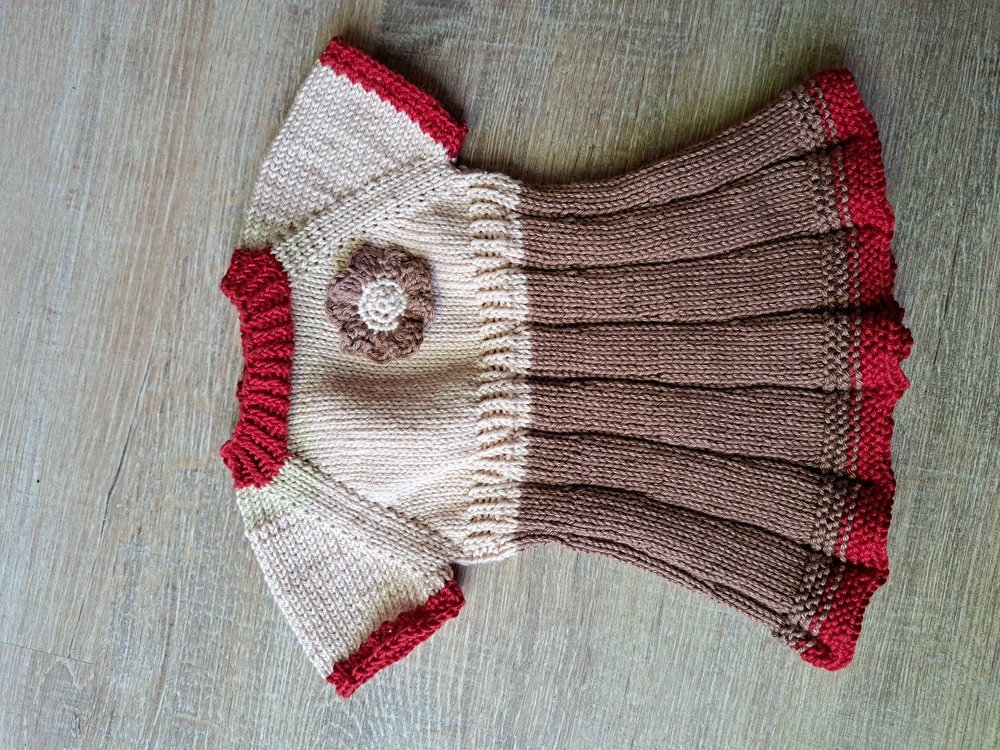 Buntes Raglankleidchen für Puppen - Strickanleitung