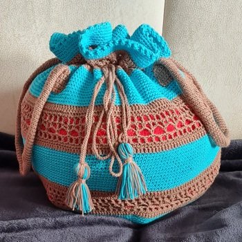 Eine nette Tasche zum einkaufen oder eine Mitnahmegelegenhwit für Strickprojekte.