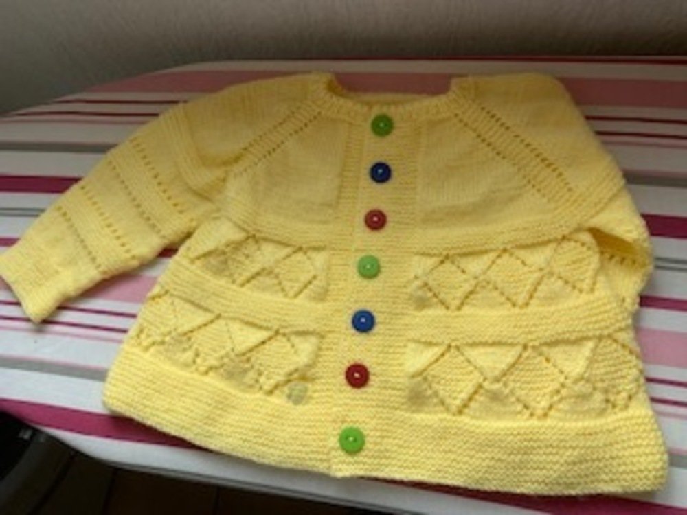 Strickanleitung Babyjacke/Mädchenweste, Gr.74-80, 9-12M, RVO mit Lochmuster