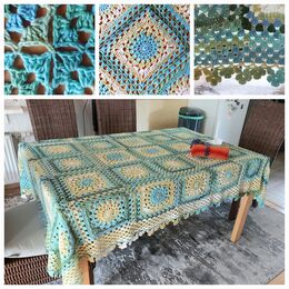 Grannytischdecke für unseren Esstisch aus Papatya Batik mit NS5 gehäkelt.