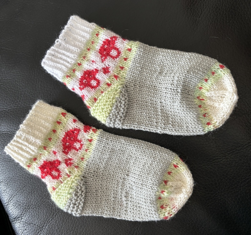 &quot;Waldkindergarten&quot; sock knitting pattern 4 sizes perfect leftover project