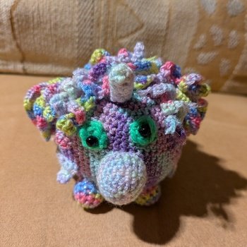 Das Dudopuxo: Einhorn, Ringelschwanz, Flügel, Elefantenohren.
Hat sich meine Tochter ausgedacht und ich musste es umsetzen. Hat Spaß gemacht, mal selbst kreativ zu werden. Und das Kind war sehr zufrieden.