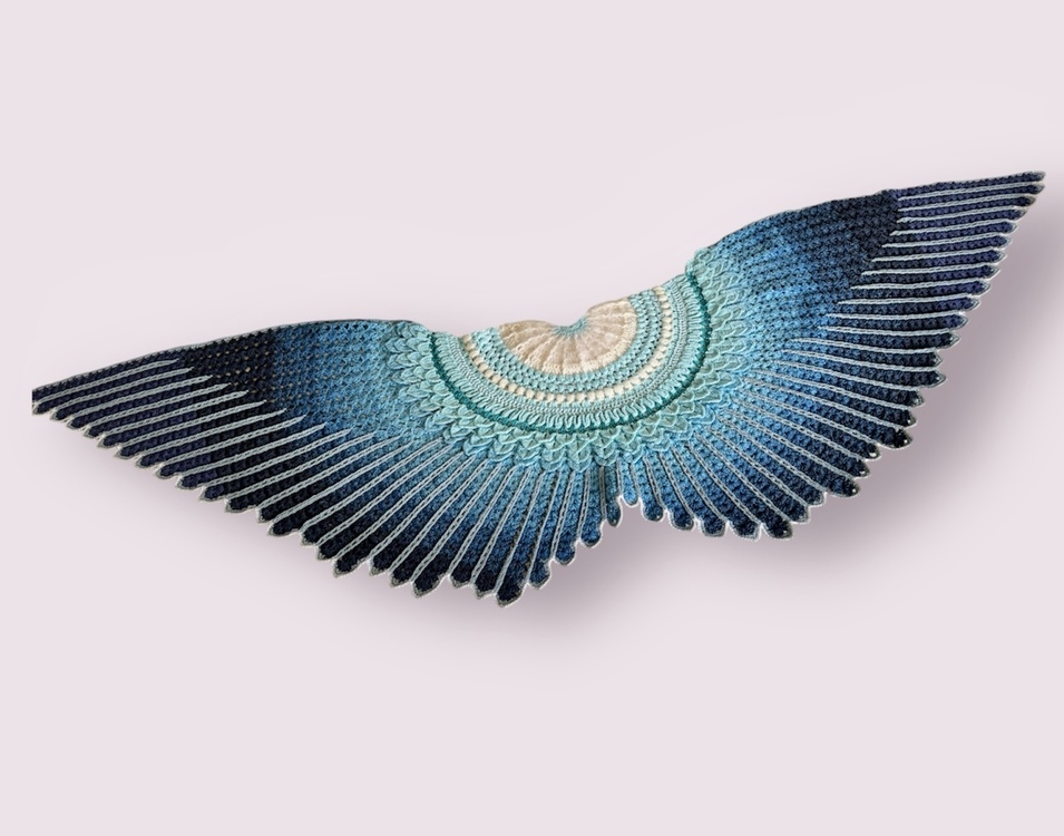 Petra Perle’s shawl „Wings of Love“