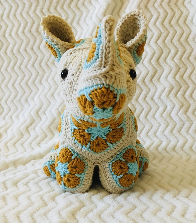 Robert the Baby-Rhino with African Flowers crochetpattern PDF DYN