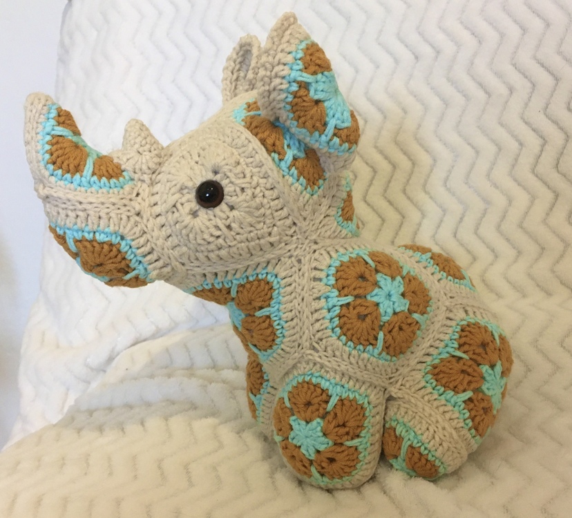 Robert the Baby-Rhino with African Flowers crochetpattern PDF DYN