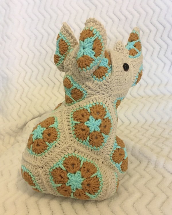 Robert the Baby-Rhino with African Flowers crochetpattern PDF DYN