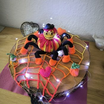 Die Kürbis Spinne ist auch ein tolles Projekt von Angi Design 😀