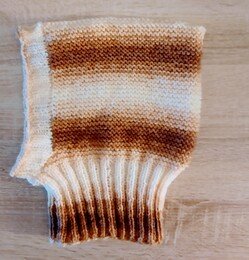 Mütze für mein Enkelchen, auch eine Anleitung von crazypatterns ohne Probleme gestrickt