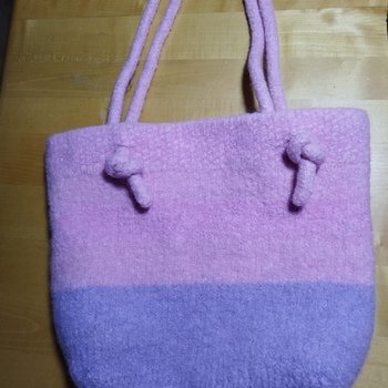 Tasche gestrickt und in der Waschmaschine gefilzt