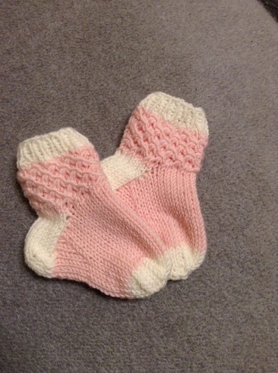 Strickanleitung Babysocken, Baby-Söckchen, Sohlenlänge 9 cm, Sternchenmuster