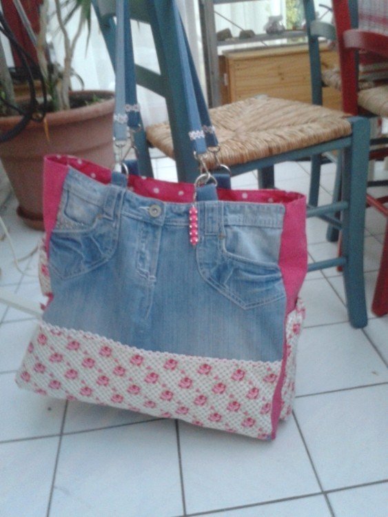 Upcycling-Luxus: Die Jeans-Tasche mit Klett-Einteilern