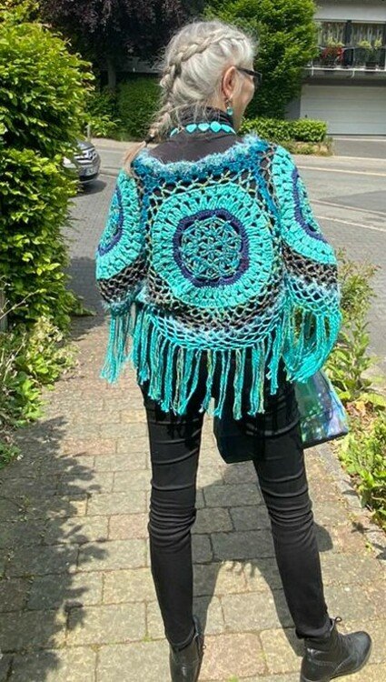 Poncho mit der  „Blume des Lebens“