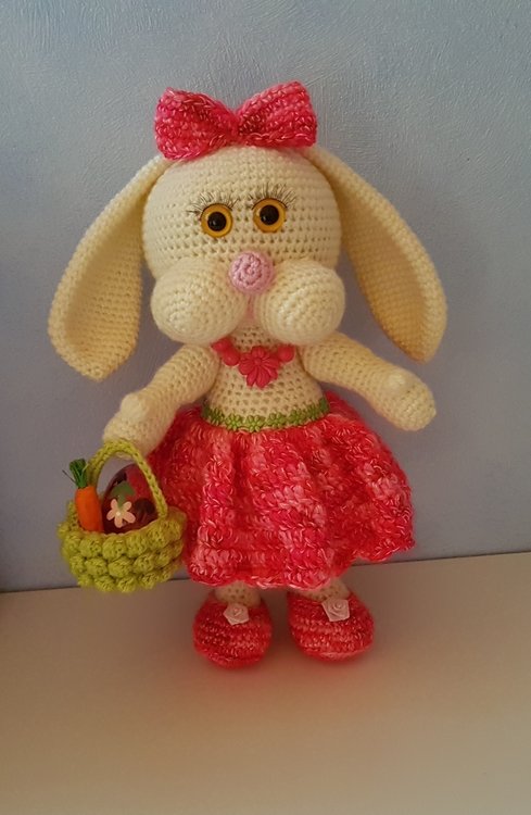 Hase Mädchen Rosalie 30 cm mit Osterkörbchen zu Ostern, Osterhase Kuscheltier