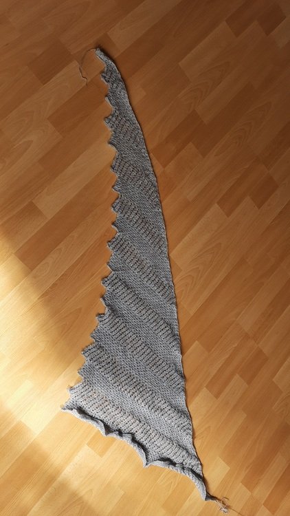 Strickanleitung Tuch Walodratu Drachenschwanz asymmetrisch