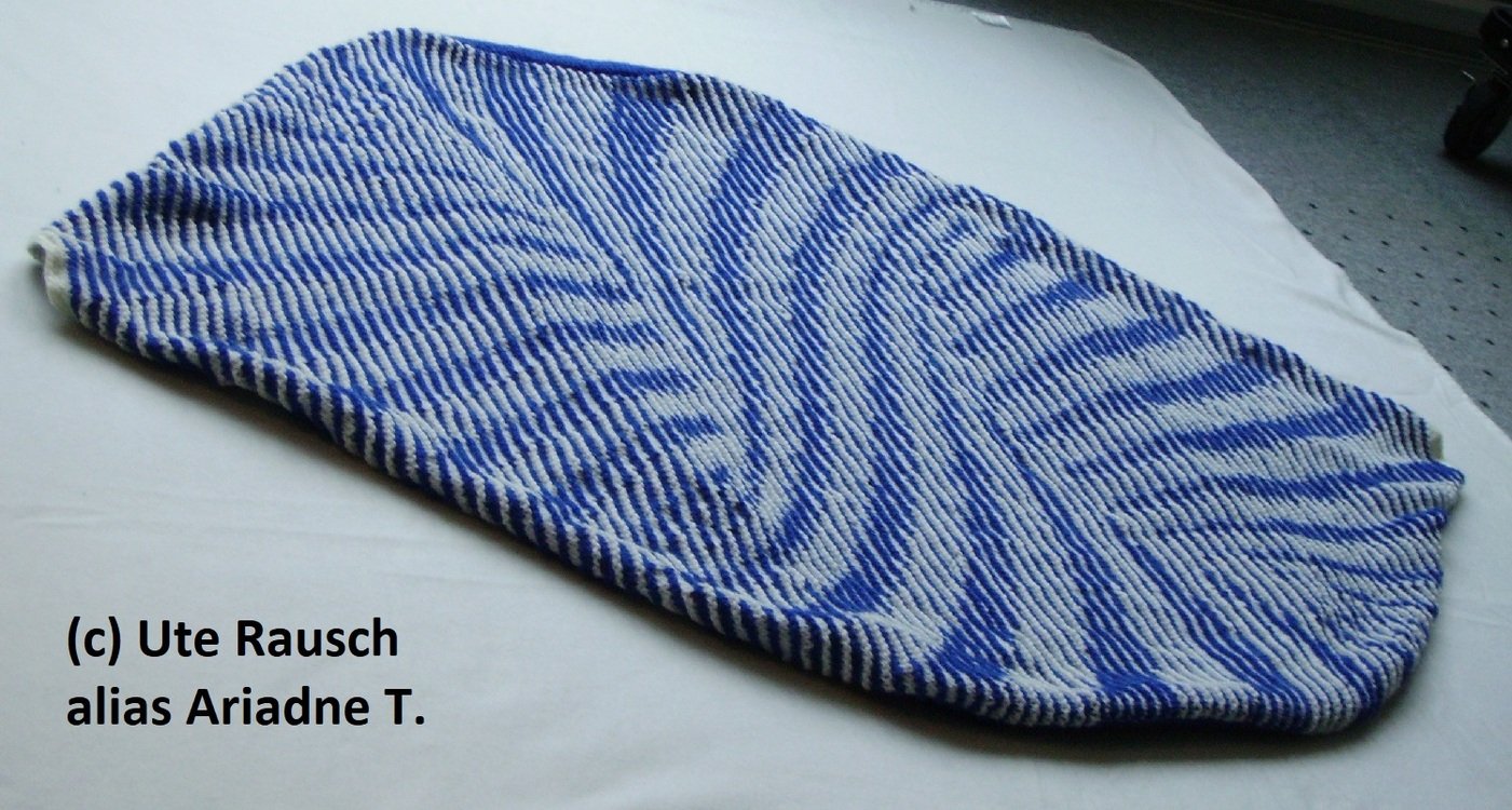 Seelenwärmer &quot;Wirbel&quot; in Illusionsstricktechnik