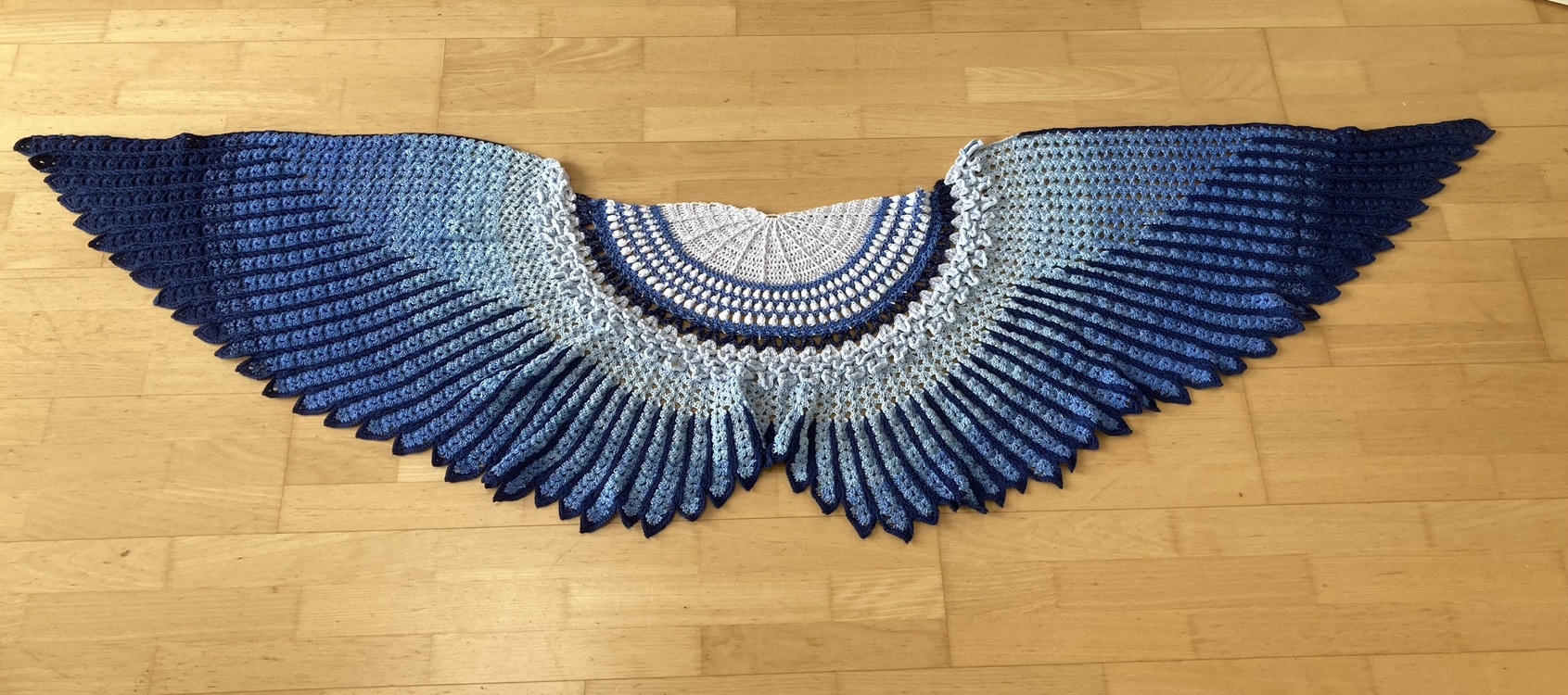 Petra Perle’s shawl „Wings of Love“