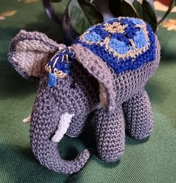 Die Anleitung ist wirklich ganz hervorragend. Hier ist mein Elefant,  ein wenig anders ausgeschmückt. Herzlichen Dank