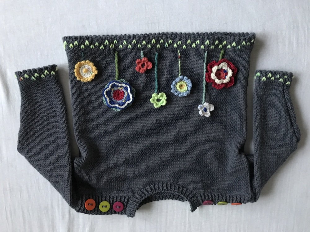 Pullover mit Blumen Strickanleitung