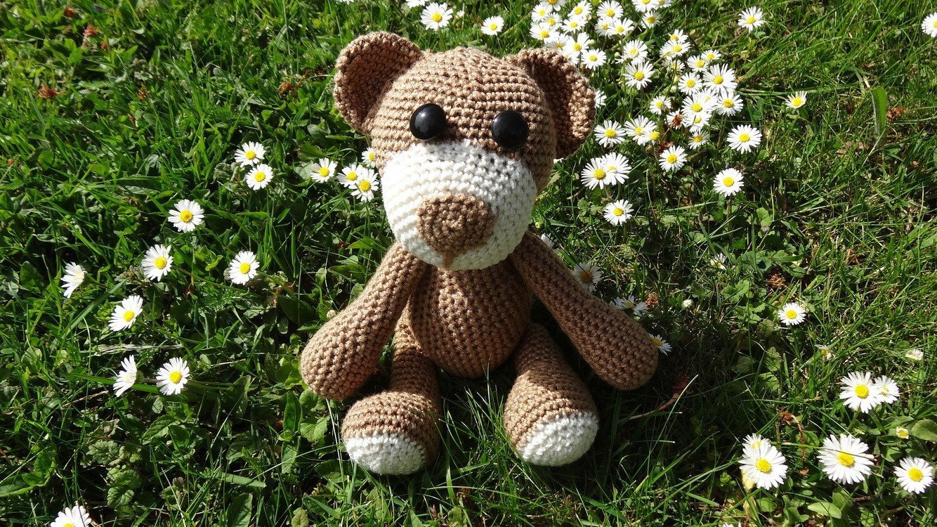 Bärchen mit Blume Häkelanleitung / Amigurumi