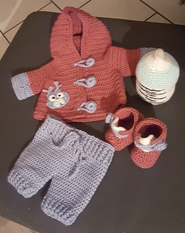 Häkelanleitung Puppenkleidung Baby Emmi im Winter