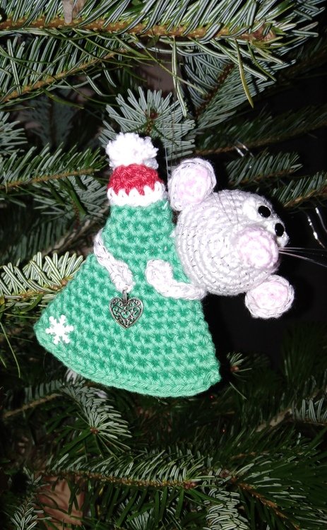 225DE Häkelanleitung Maus auf dem Weihnachtsbaum - Amigurumi PDF Knittoy CP