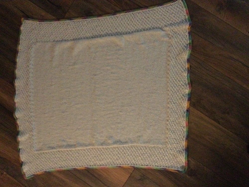 Kuschelige Babydecke selbstgestrickt