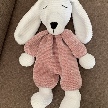 Ich habe dieses Kuscheltier nach folgender Anleitung gearbeitet: Babypüppchen Welpe Pia von Josephines Puppenstübchen
Alles super 👍👏