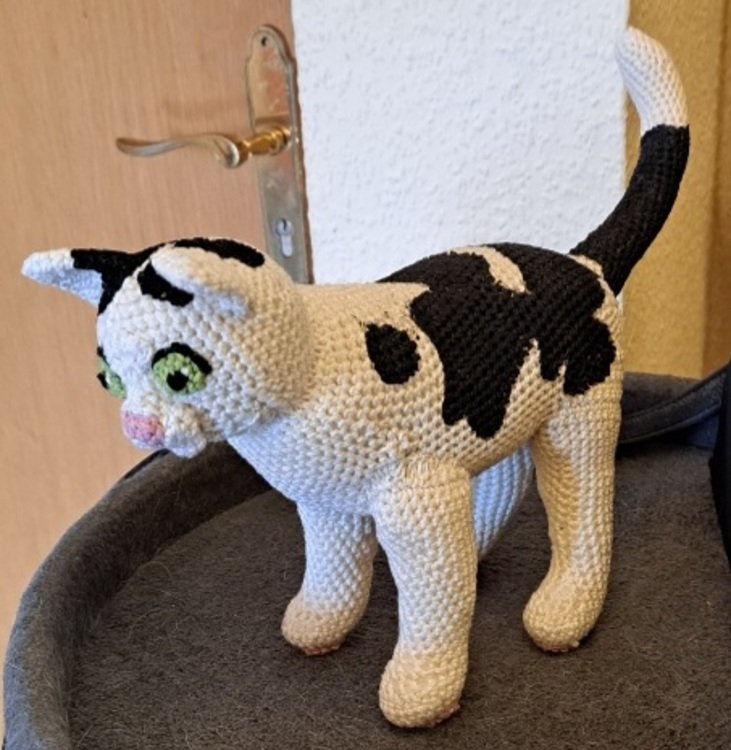 realistic cat - crochet pattern by NiggyArts