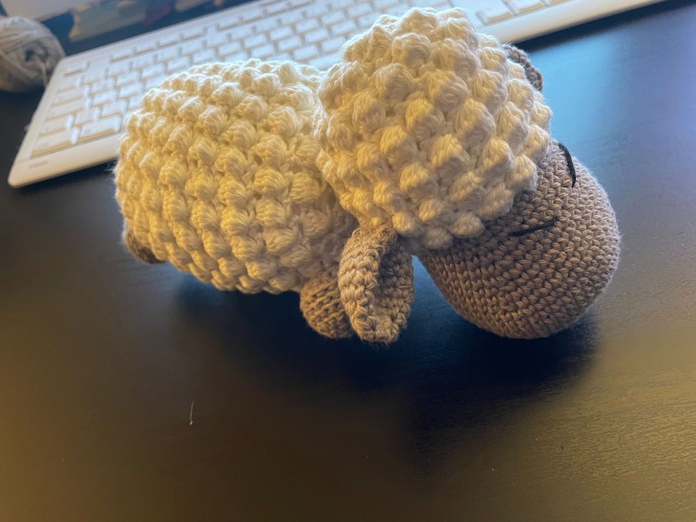 Häkelanleitung Schäfchen Frieda als Spieluhr, Amigurumi