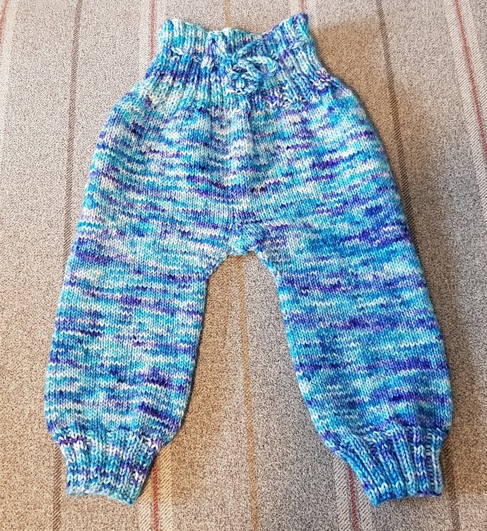 Babyhose Noah - Strickanleitung - 0 - 3 Monate