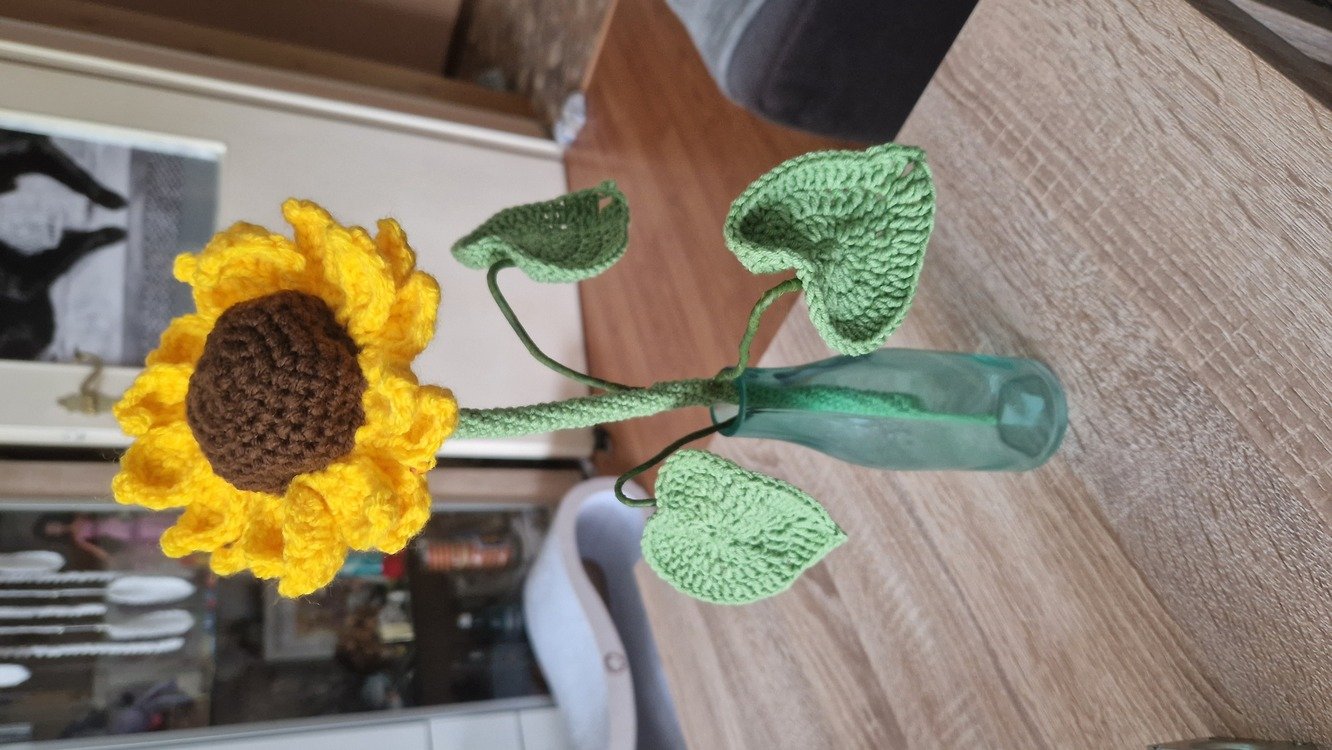 Sunflowers - simple from scraps of yarn